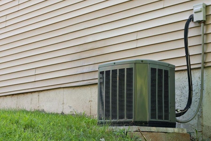 a-residential-central-air-conditioning-unit-sitting-outside-a-home-used-for-regulating-the-homes-ac-to-a-comfortable-level_rY2cqICHj-1
